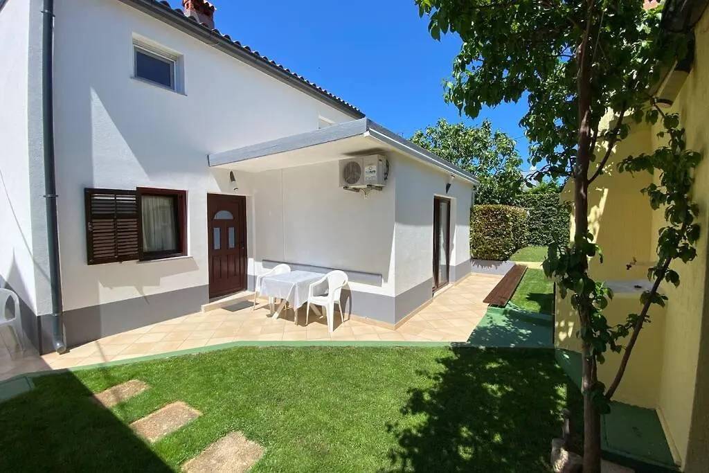 Apartment Damir 50 Meters From The Beach プーラ