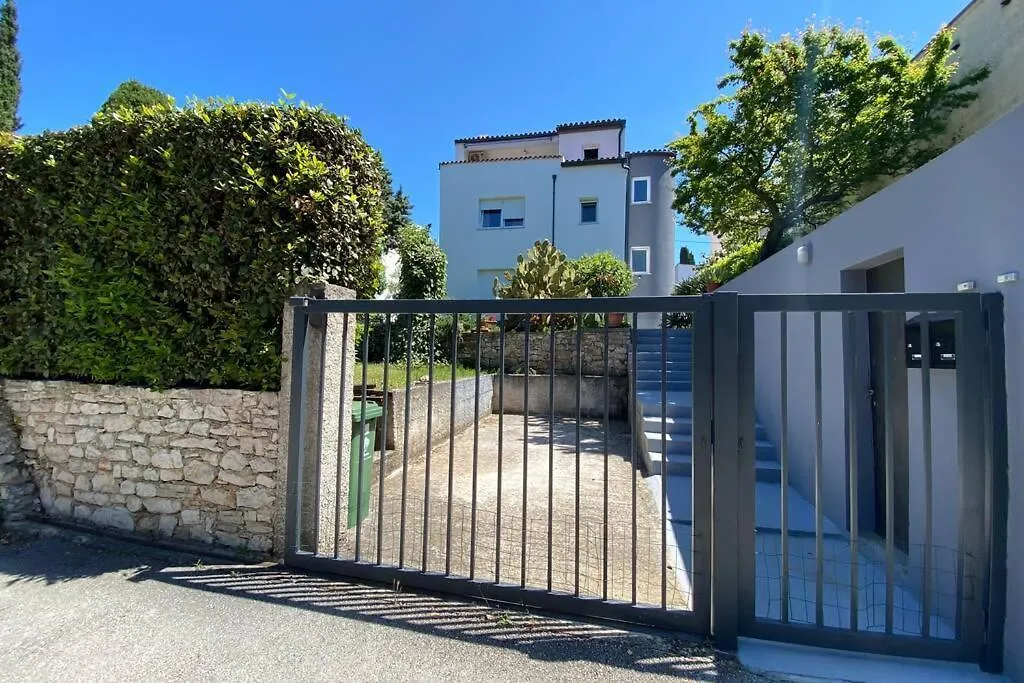 Apartment Damir 50 Meters From The Beach Pula
